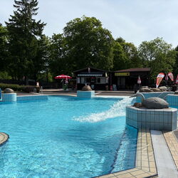 Wasserbecken im Freibad Finsterbergen