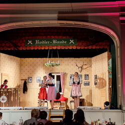 Blick zur Bühne im Thüringer Kloßtheater in Friedrichroda