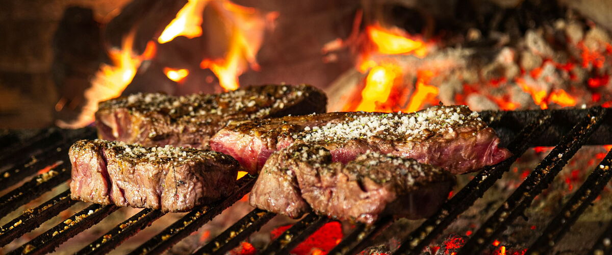 Steaks auf dem Grill im Steak Restaurant Torodoro in Friedrichroda im Thüringer Wald