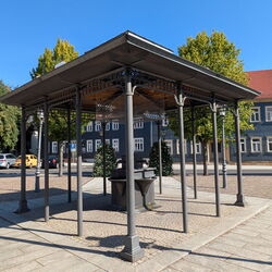 Heilwasser-Trinkpavillon am Kirchplatz in Friedrichroda
