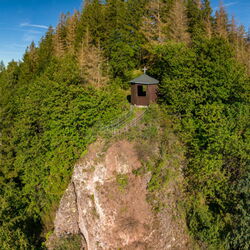 Blick auf den Gottlosbtempel bei Friedirchroda aus der Vogelperspektive