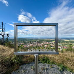 Bilderrahmen mit Friedrichroda-Schriftzug als Fotopoint am Körnberg