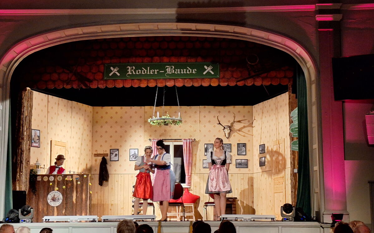 Blick zur Bühne im Thüringer Kloßtheater in Friedrichroda